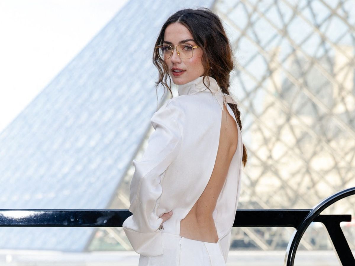 Louis Vuitton: ‘Εφτασε η εποχή των boho braids και η Ana de Armas έκανε την αρχή