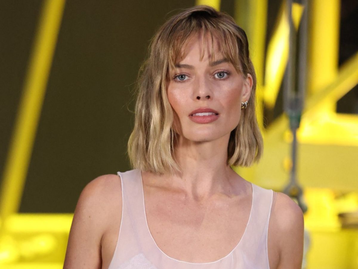 Όλοι μιλούν για τα μαλλιά της Margot Robbie – Mε νέο hair look στο fashion show του οίκου Chanel