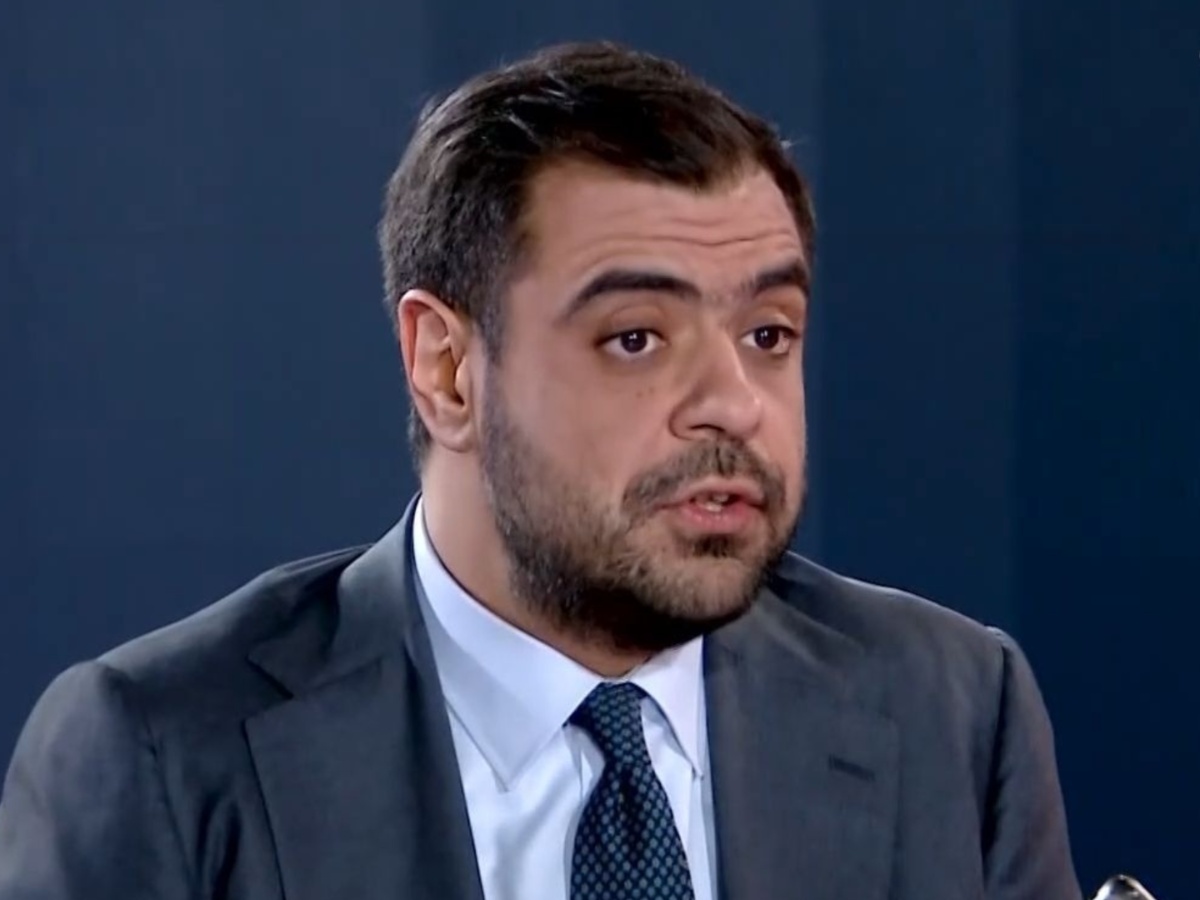 Παύλος Μαρινάκης: «Κόλαφος» κατά των Ράδιο Αρβύλα – «Δολοφονούν χαρακτήρες με τον μανδύα της σάτιρας – Να ψάξουν την 4η καρέκλα στην εκπομπή τους