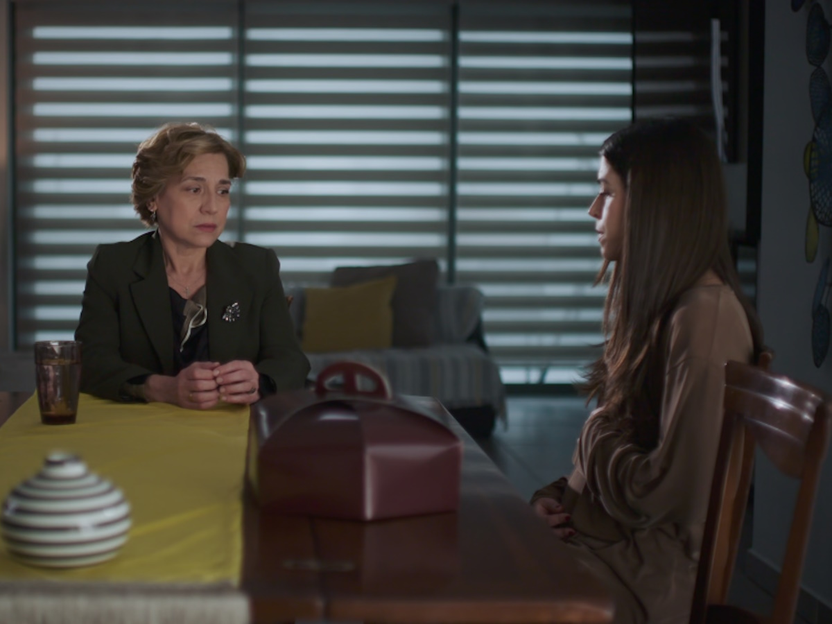 «Μια νύχτα μόνο»: Η Μίνα, σε κατάσταση σοκ μετά την επίθεση που δέχτηκε, δέχεται μία επίσκεψη που την ξαφνιάζει