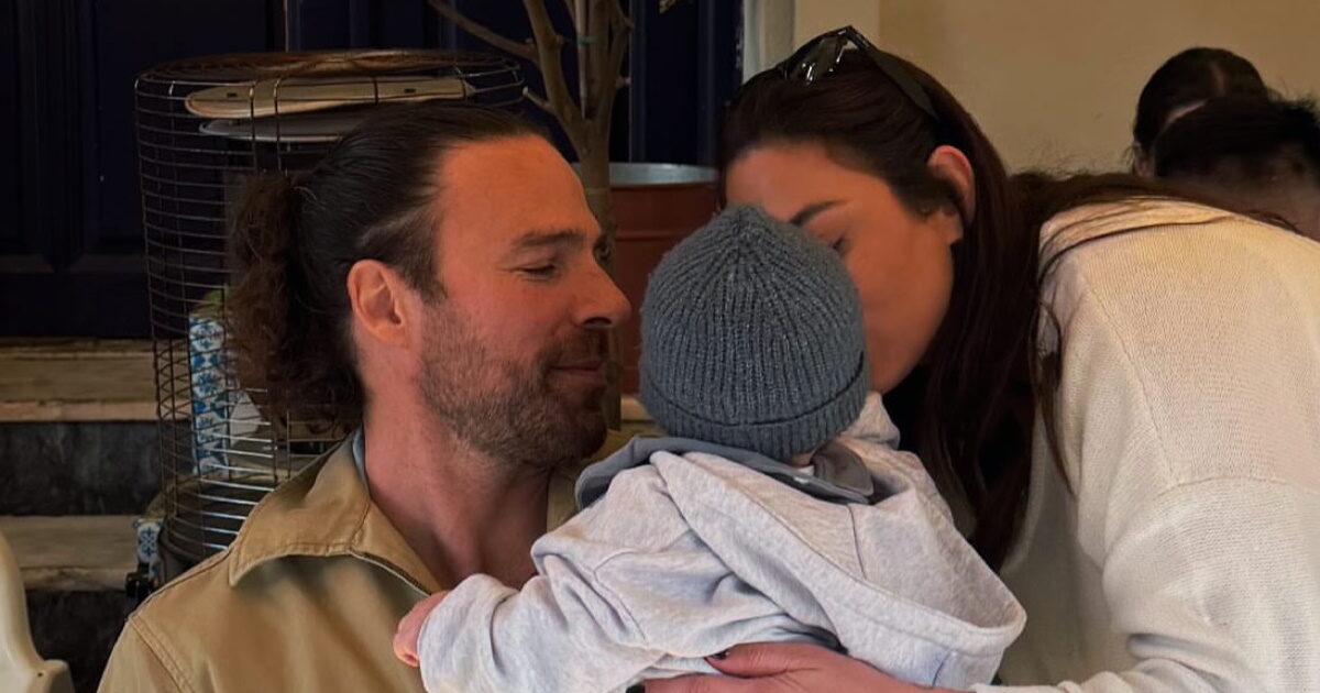 Ευρυδίκη Βαλαβάνη: Φωτογραφίες από τη βόλτα με τον σύζυγό της, Γρηγόρη Μόργκαν και τον γιο τους