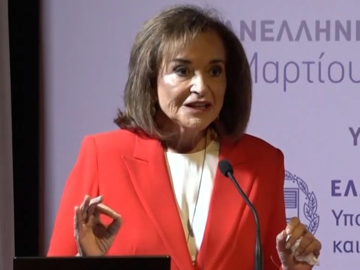 Ντόρα Μπακογιάννη: «Και τι προτείνετε τώρα που έχω παιδί αγνώστου πατρός; Να το καταπιώ;» – Η άγνωστη ιστορία από την περίοδο που ήταν έγκυος