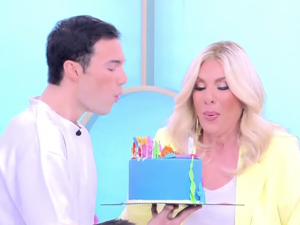 Δάφνη Μπόκοτα: Τα δάκρυα on air με την έκπληξη του γιου της, Νίκου Κοσώνα για τα γενέθλιά τους