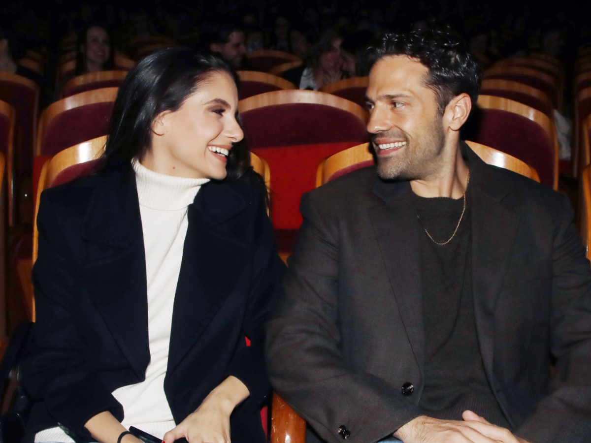 Αλεξάνδρα Νίκα: Φωτογραφίζει τον Κωνσταντίνο Αργυρό στα backstage της συναυλίας που έδωσε στο «σπίτι» του Michael Jordan