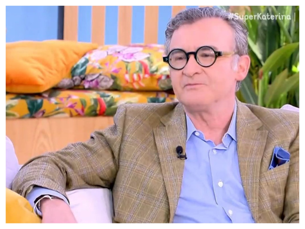 Νίκος Ορφανός: «Μόλις διαγνώστηκα με όγκο στο κεφάλι, μίλησα κατευθείαν στην οικογένειά μου – Ο γιος μου έμεινε μαζί μου στην κλινική»