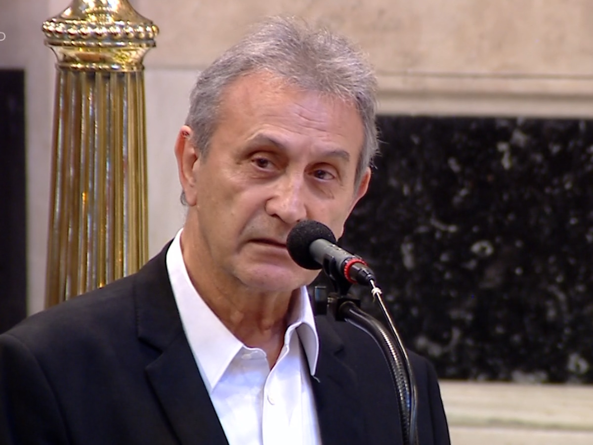 Γιώργος Νταλάρας: Ο επικήδειος λόγος για τη Μαρινέλλα – «Είναι πολύ βαρύ και δύσκολο αυτό που κάνω αυτή τη στιγμή»