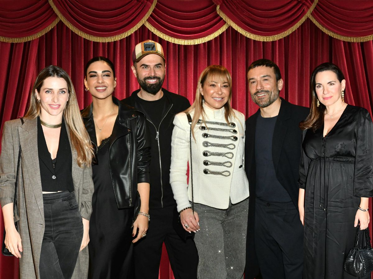 «Ο αγαπητικός της βοσκοπούλας»: Πλήθος κόσμου στην επίσημη πρεμιέρα της θεατρικής παράστασης – Φωτογραφίες TLIFE