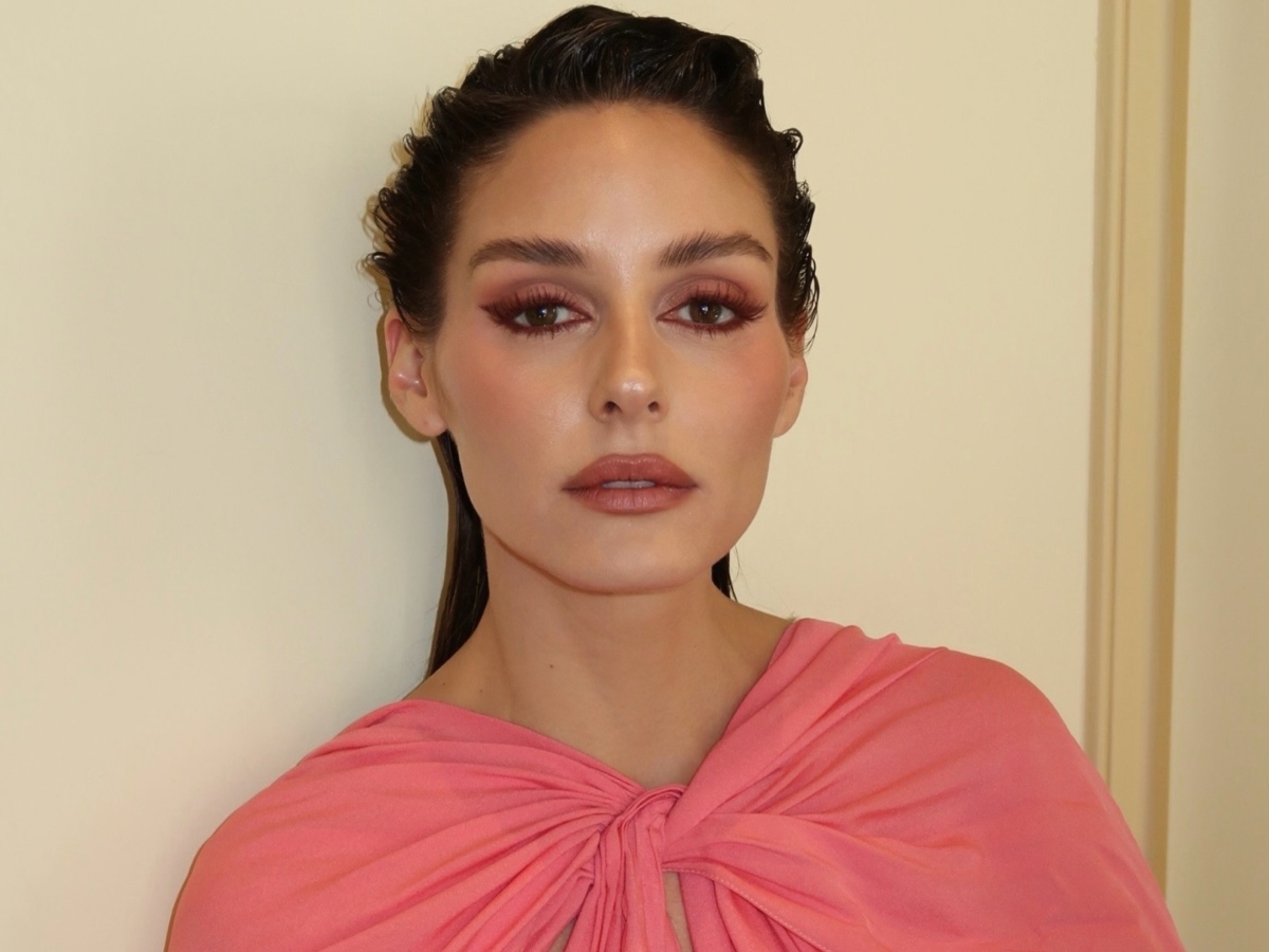 H Olivia Palermo φορά την 90’s απόχρωση σκιάς που θα χρειαστείς τη φετινή σεζόν
