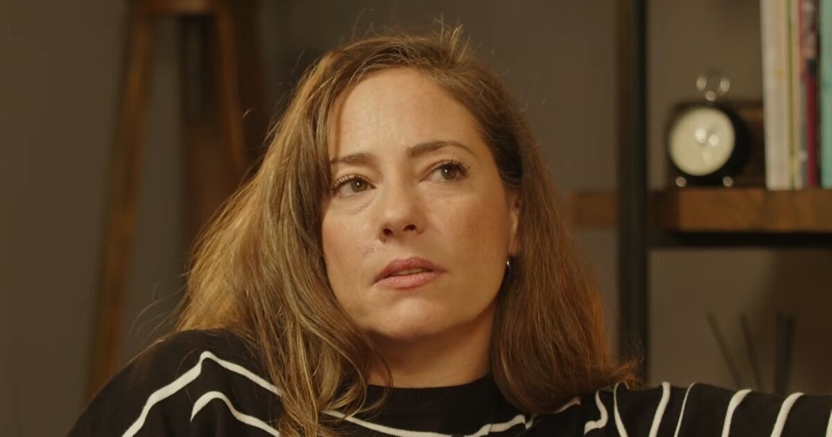 Συγκλονίζει η Αλεξάνδρα Ούστα: «Η μητέρα μου ήταν αλκοολική, πέθανε σε κλινική απεξάρτησης»