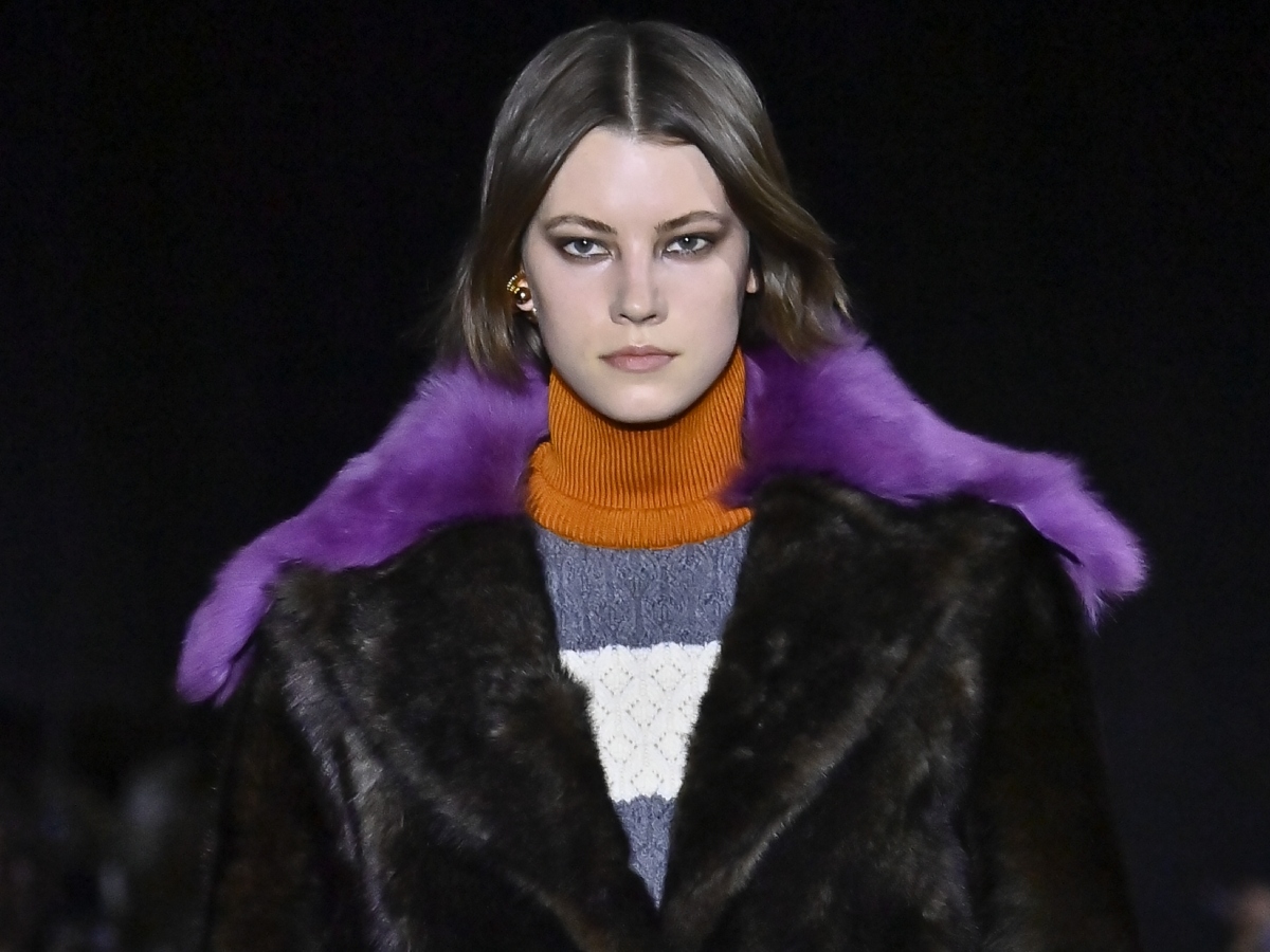 Rabanne: Τα beauty looks έχουν boho vibes με soft smoky eyes σε καφέ αποχρώσεις και ανεπιτήδευτα χτενίσματα