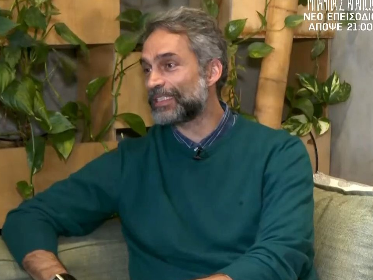 Βαγγέλης Παπαδάκης: «Περπατώ στο δρόμο και με κοιτάζουν με ένα άγριο βλέμμα»