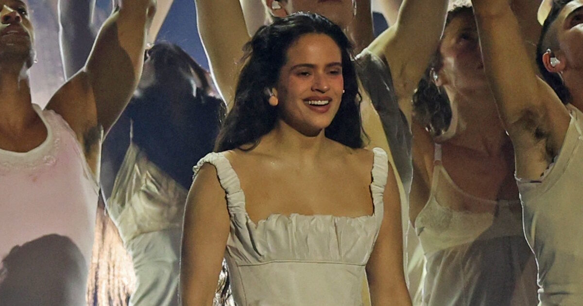 Rosalia: Διέκοψε τη συναυλία της μετά σοβαρής τροφικής δηλητηρίασης – «Προσπάθησα να αντέξω μέχρι το τέλος»