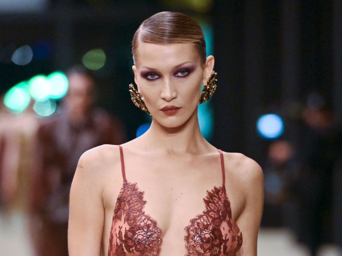 Saint Laurent: Ιt’s official – Η «Mob Wife» αισθητική θα σαρώσει όλα τα makeup trends του επερχόμενου φθινοπώρου