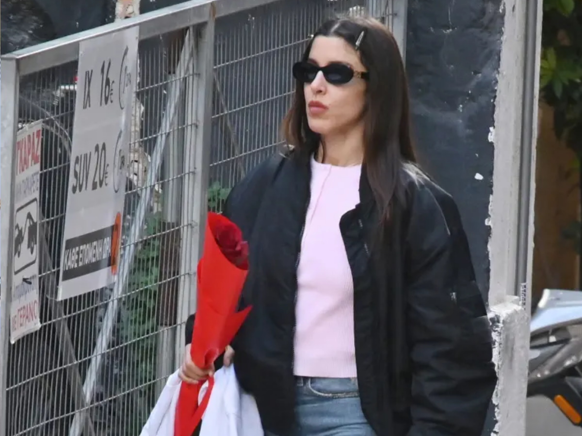 Μαρίνα Σάττι: Μοναχική βόλτα στο κέντρο της Αθήνας – Φωτογραφίες