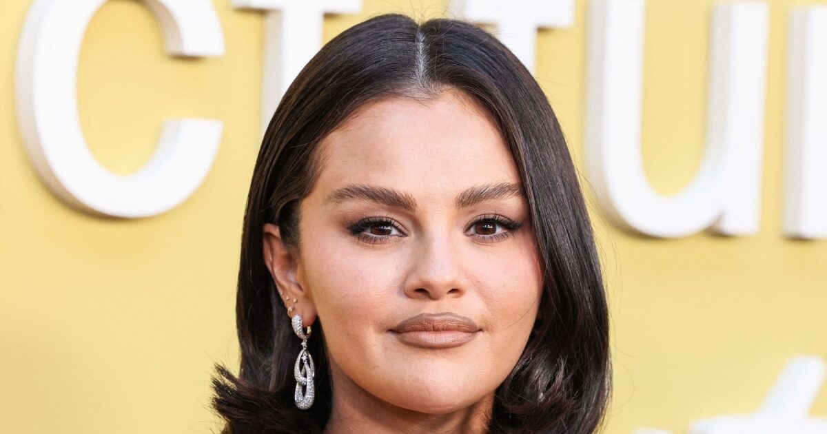 Έχεις ραντεβού με τη μανικιουρίστ σου; Το τελευταίο nail look της Selena Gomez είναι το inspo που έψαχνες