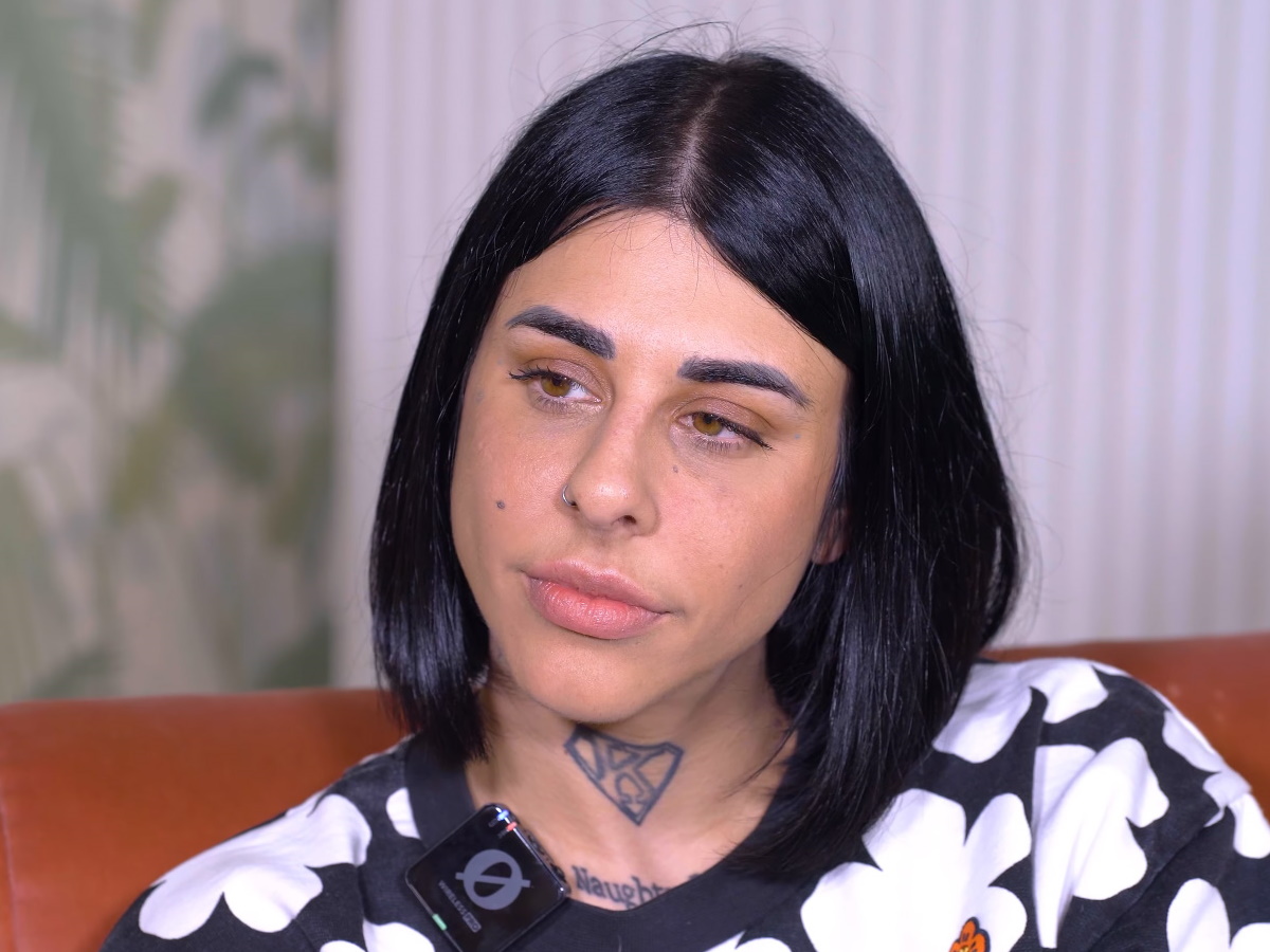 Σούπερ Κική: Η σχέση με τους γονείς της, η φυλακή, η κακοποιητική σχέση και η Ζήνα Κουτσελίνη – «Γιατί να της ζητήσω συγγνώμη;»