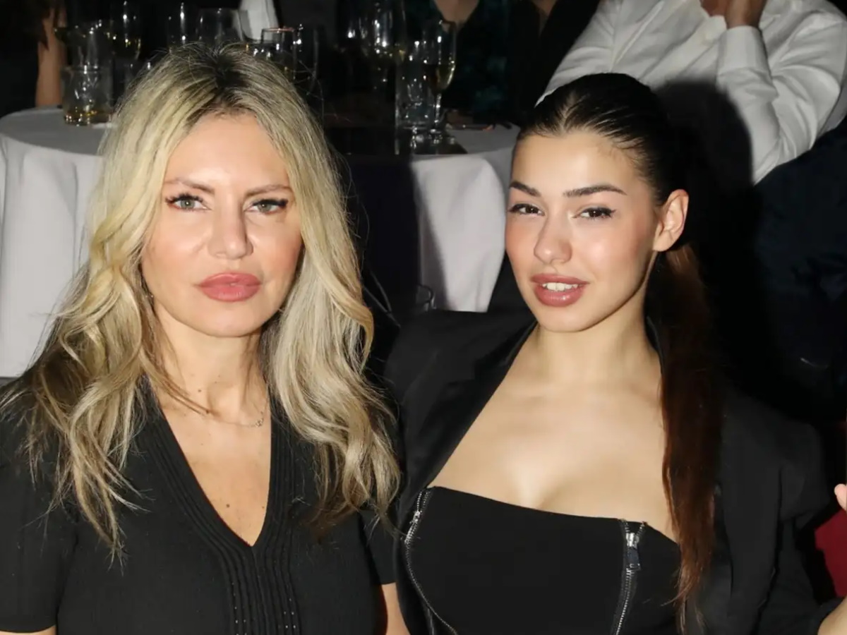 Τάρια Μπούρα: Σπάνια δημόσια εμφάνιση με την 23χρονη κόρη της – Φωτογραφίες