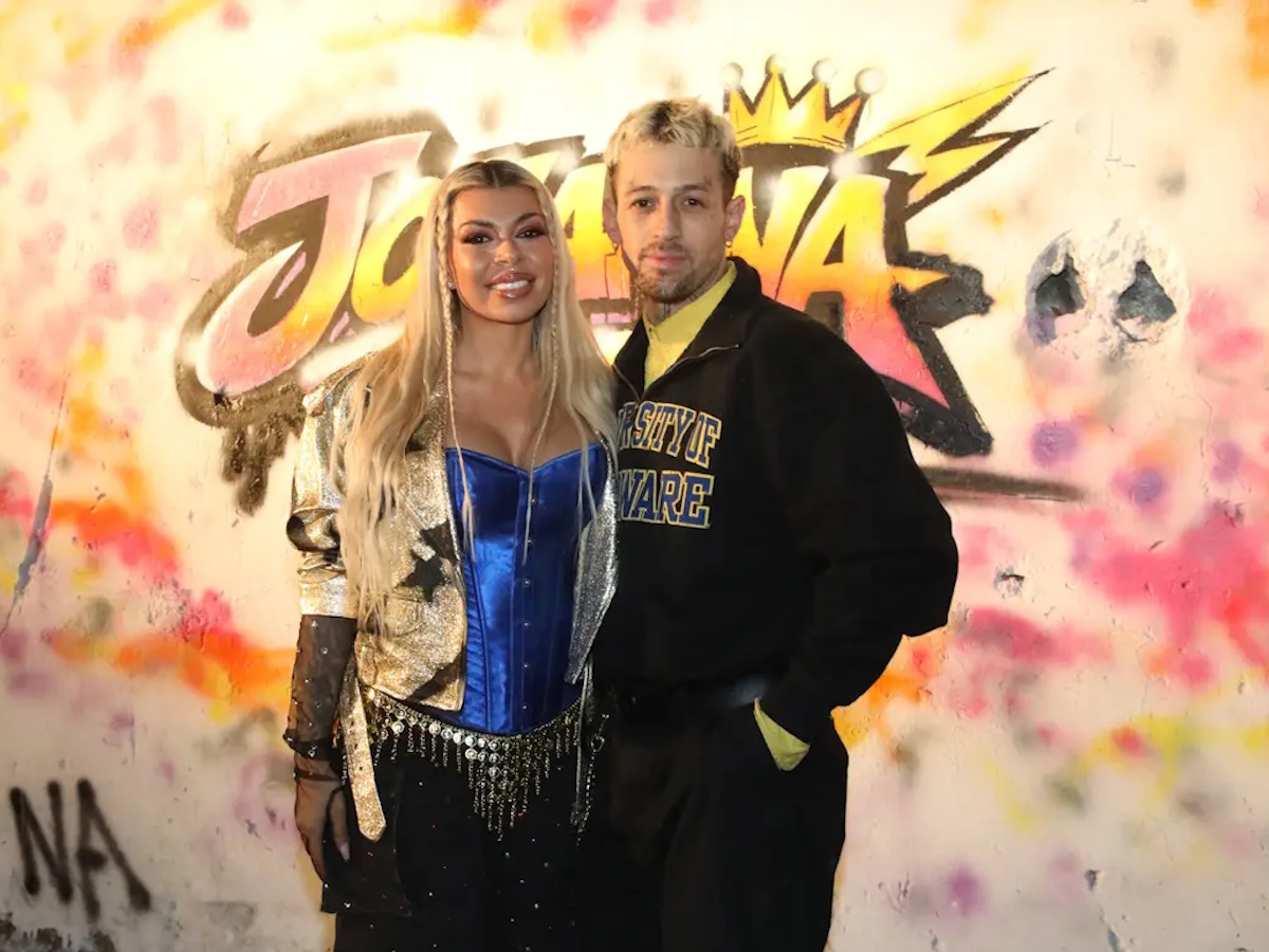 Johanna: Backstage φωτογραφίες από τα γυρίσματα του νέου videoclip για το viral τραγούδι της – Ο Τάσος Ξιαρχό στην καλλιτεχνική επιμέλεια