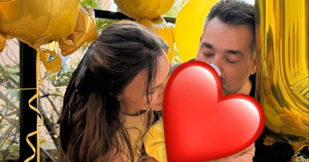 Ελένη Τσολάκη – Παύλος Πετρουλάκης: Οι φωτογραφίες από το πάρτι για τα πρώτα γενέθλια της κόρης τους