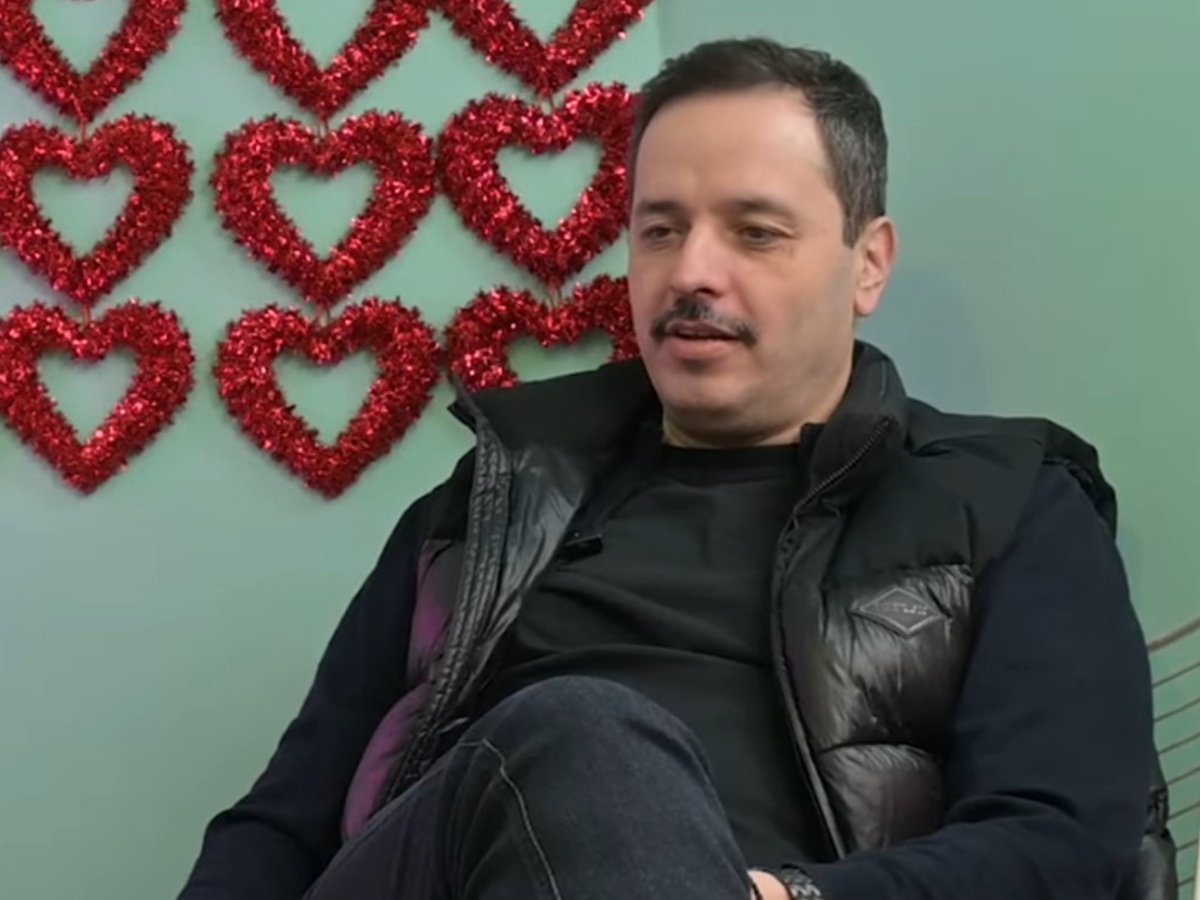 Αλέξανδρος Τσουβέλας: «Αν ήθελα παιδιά, θα είχα – Είναι μια απόφαση που έχουμε πάρει με την σύντροφό μου»