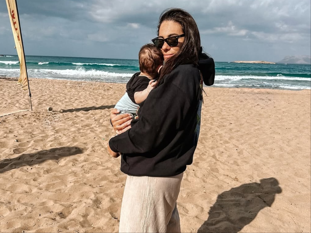 Ευρυδίκη Βαλαβάνη: Το βίντεο από την βόλτα στην παραλία με τον 8 μηνών γιο της – «Ένα κορίτσι που ζει το όνειρό της ως μητέρα»