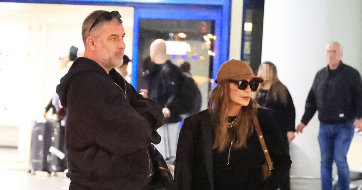 Δέσποινα Βανδή – Βασίλης Μπισμπίκης: Επέστρεψαν από το Βερολίνο – Η εμφάνισή τους στο αεροδρόμιο