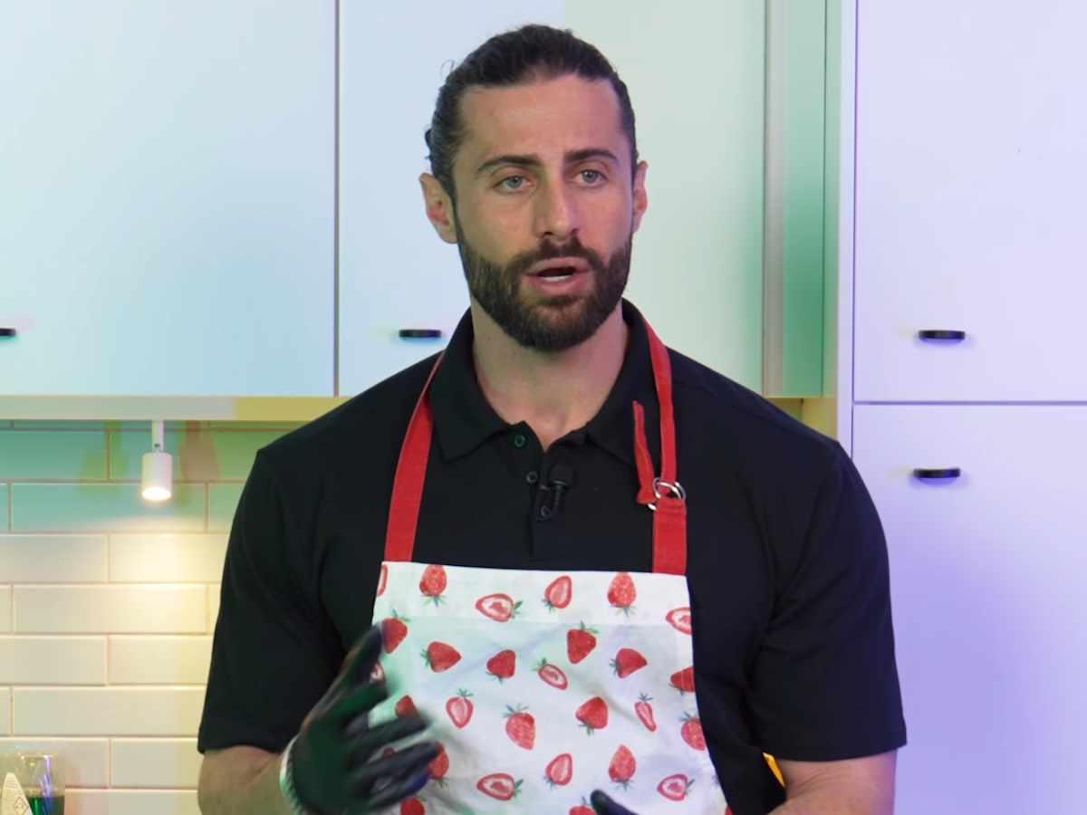 Κωνσταντίνος Βασάλος: «Όλες οι γυναίκες έχουν σκεφτεί να πάνε με γυναίκα κάποια στιγμή – Όσες δεν το παραδεχτούν, λένε ψέματα»