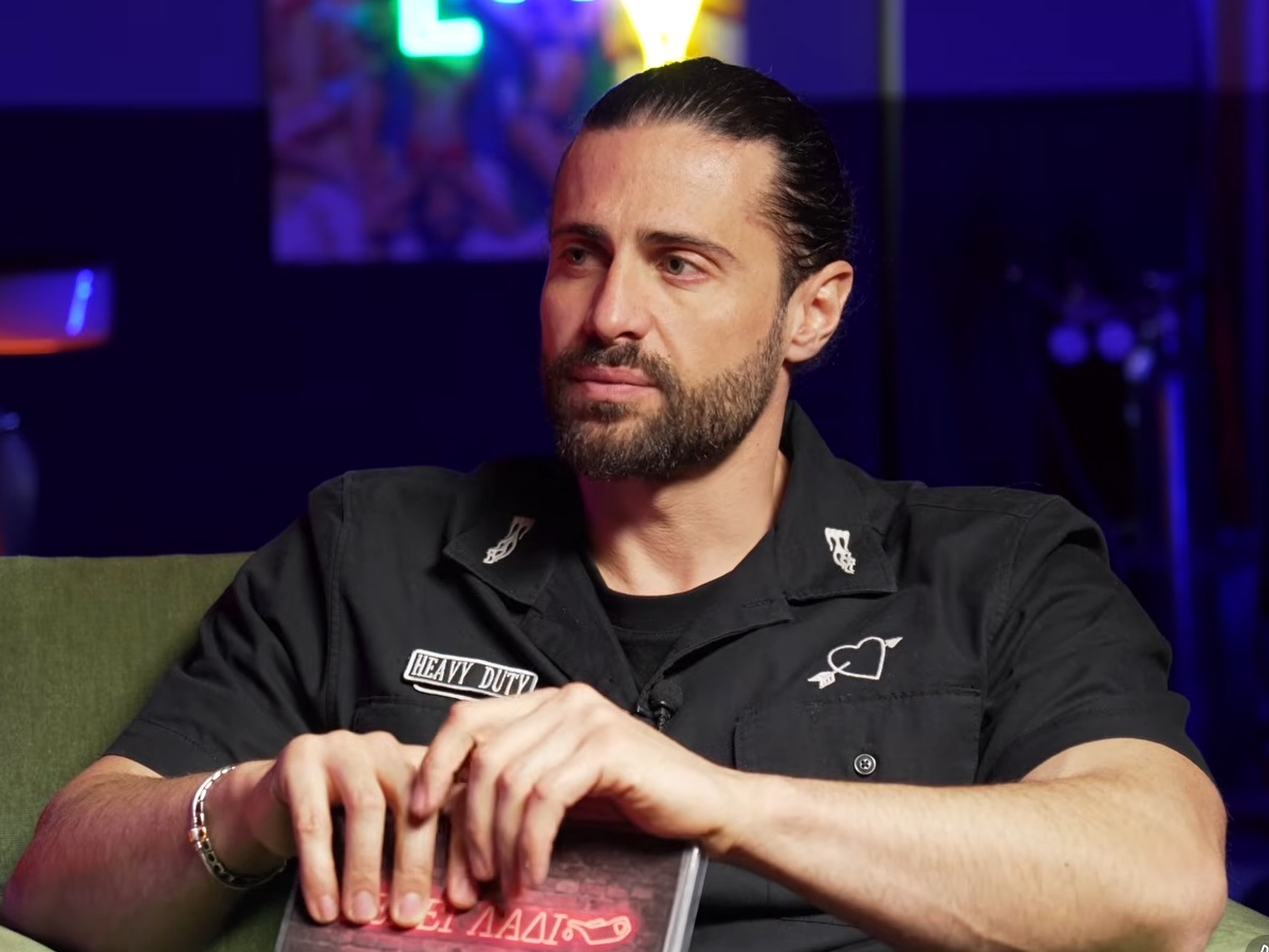 Κωνσταντίνος Βασάλος: «Είμαι πολύ κοινωνικός οπότε έχω και φίλες, απλά πρέπει να είναι όλες άσχημες»