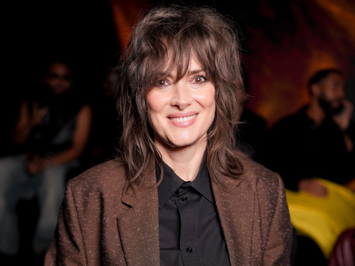 Η Winona Ryder έκανε το πιο cool boho κούρεμα – Και είναι τέλεια ιδέα για γυναίκες over 50s