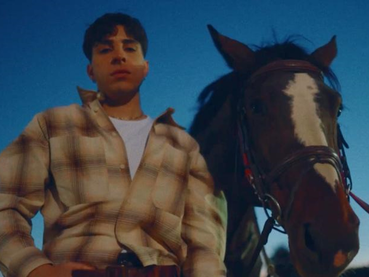 ZAF – «Αστείο»: Εντυπωσιάζει μέσα από ένα music video με κινηματογραφική ένταση και fashion εικόνες