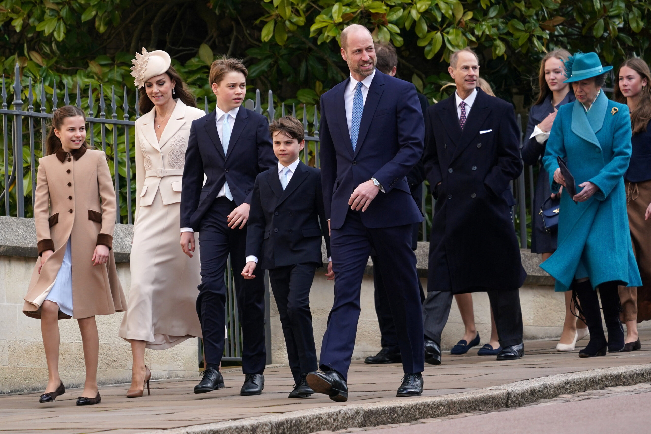 Kate Middleton: Επιστροφή στο Windsor – Η εκθαμβωτική off white εμφάνισή της στο Πάσχα των Καθολικών μετά από 3 χρόνια