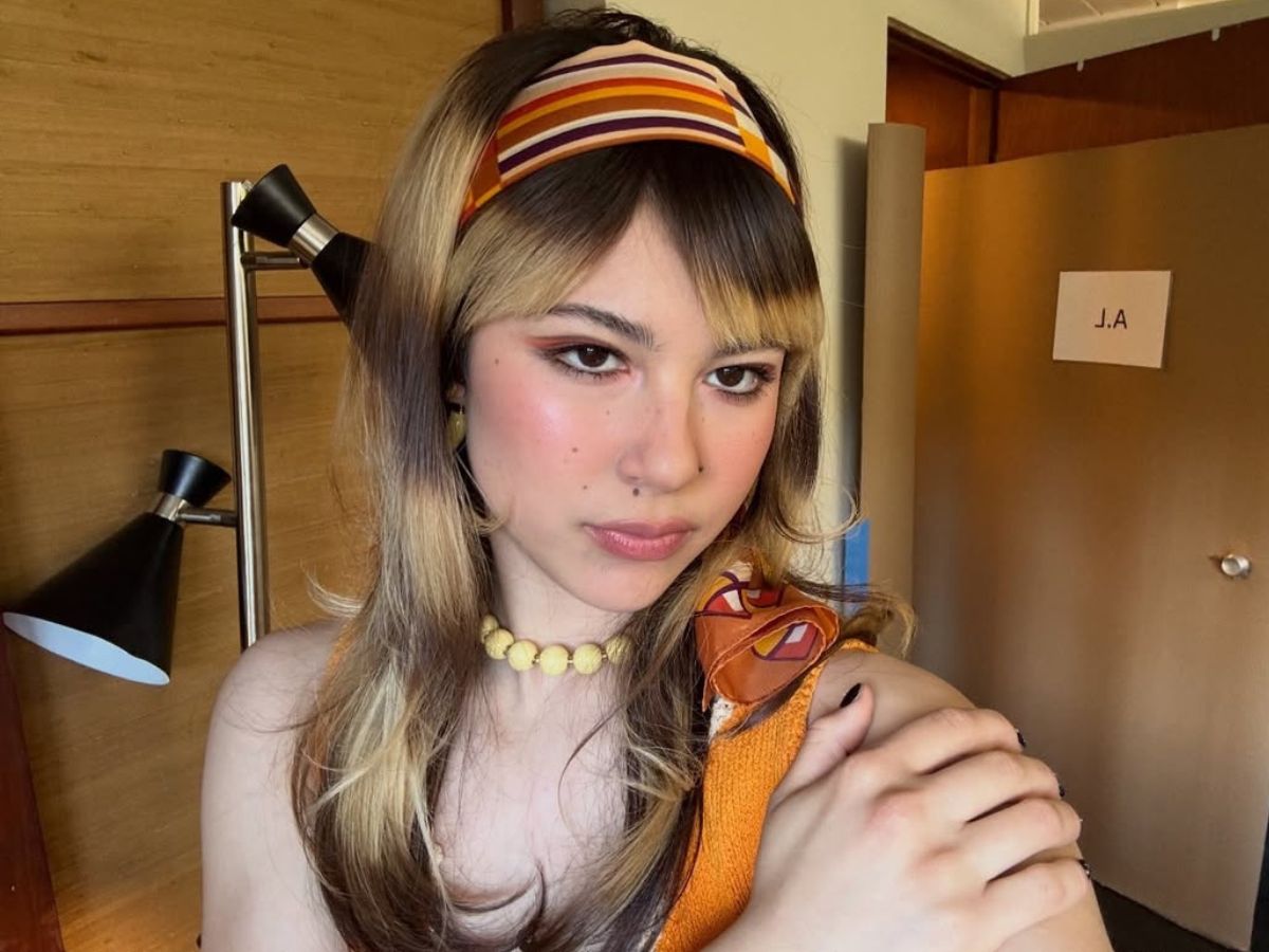 Color Splash: Το ’60s look της Αlyssa Liu με μακιγιάζ διανθισμένο με πορτοκαλί πινελιές είναι το inspo της ημέρας