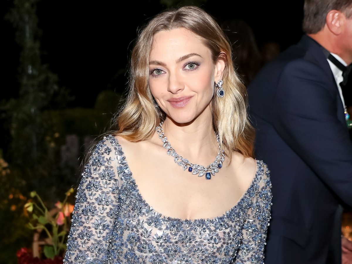 Το μακιγιάζ της Amanda Seyfried έχει την απόχρωση που αξίζει να δοκιμάσεις αυτό το weekend