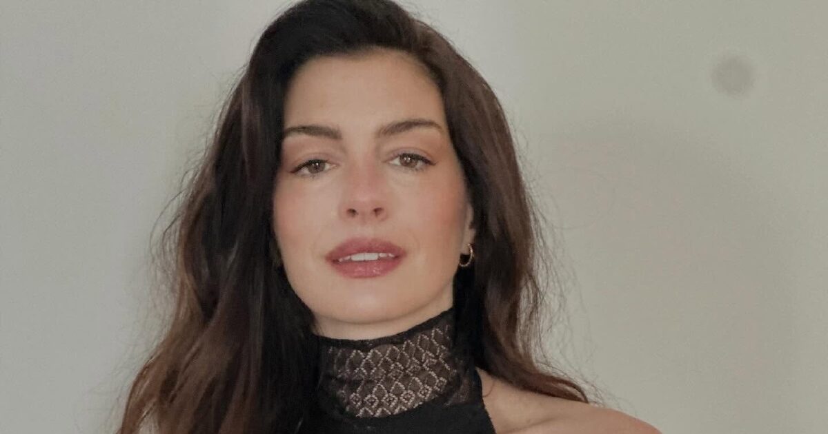 H Anne Hathaway στο Τόκιο με την τέλεια Japanese αλογοουρά