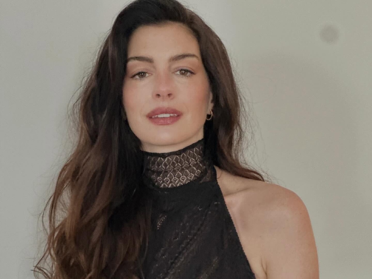 H Anne Hathaway στο Τόκιο με την τέλεια Japanese αλογοουρά