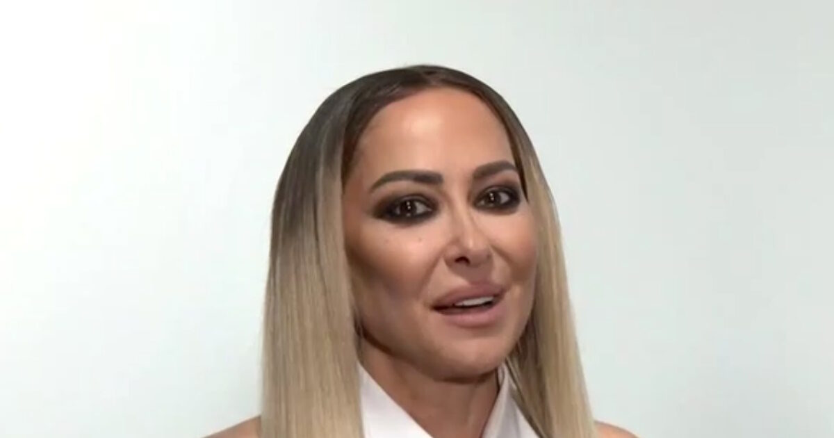 Μελίνα Ασλανίδου: Η στιγμή που εγκλωβίστηκε στο ασανσέρ – «Ούρλιαζα και φώναζα “παιδιά δεν γίνεται, βγάλτε μας»