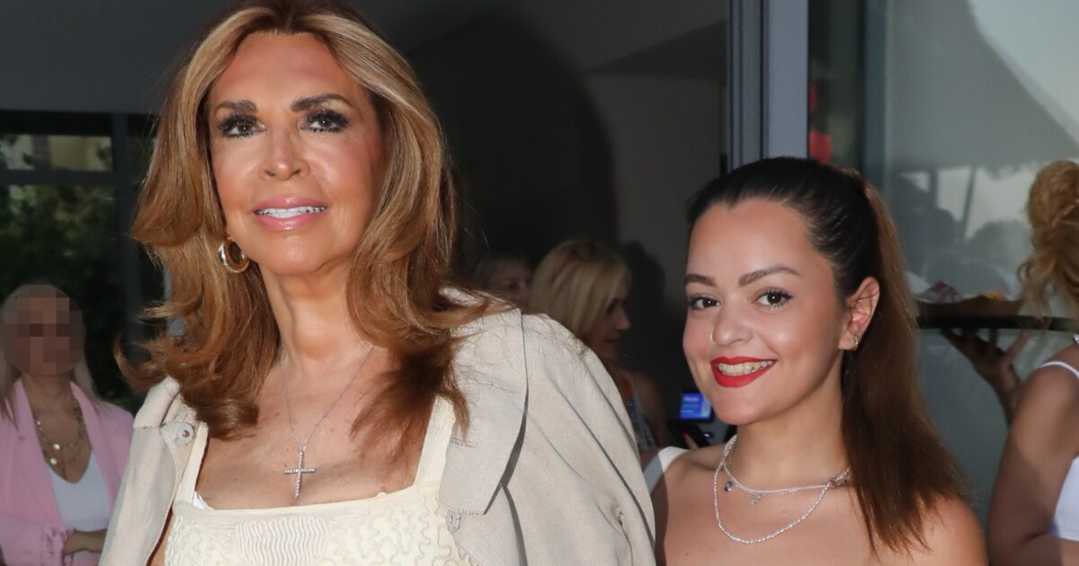 Μιμή Ντενίση: «Η κόρη μου είναι ο πιο μεγάλος σταθμός στη ζωή μου»