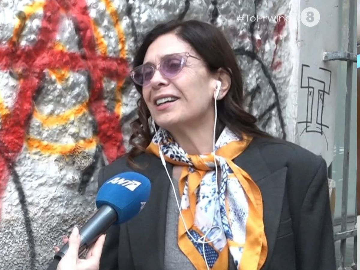 Η Κατερίνα Διδασκάλου για τον βανδαλισμό της αφίσας της: «Ένας μεγάλος φαν έκοψε το πρόσωπό μου»