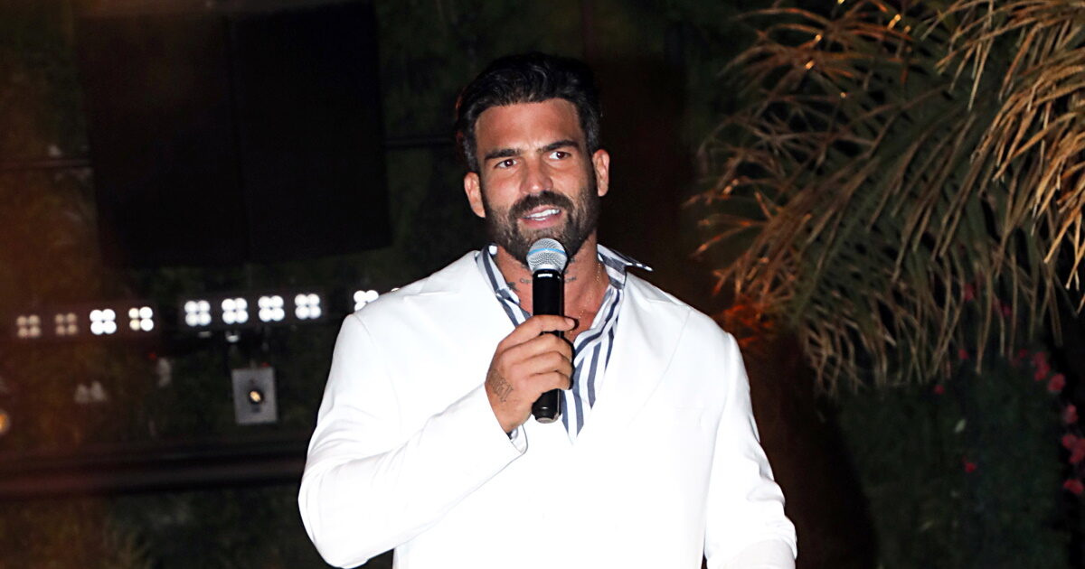 Δημήτρης Αλεξάνδρου: Έδωσε το παρών στην πρεμιέρα της Ρίας Ελληνίδου – «Σήμερα είναι το bachelor μου»