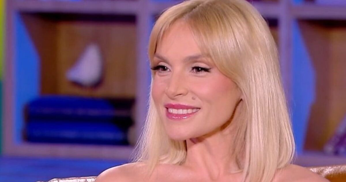 Ελεωνόρα Ζουγανέλη για Νίκο Συρίγου: «Κάνουμε “σουσού” για πολλά πράγματα, με στενοχωρούν τα θέματα που τον απασχολούν στην τηλεόραση»