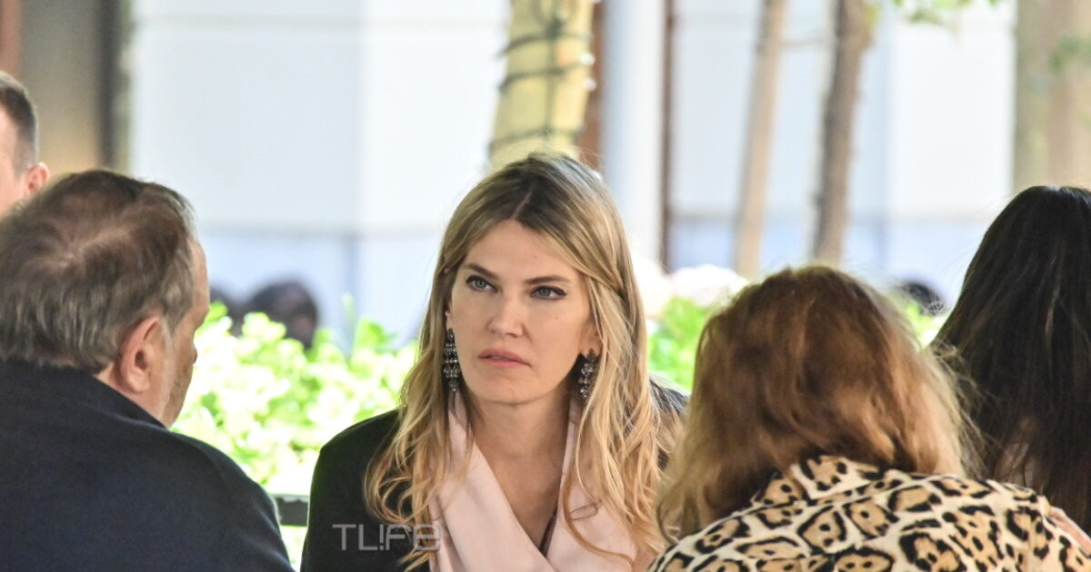 Εύα Καϊλή: Σπάνια δημόσια εμφάνιση στο κέντρο της Αθήνας – Αποκλειστικές φωτογραφίες