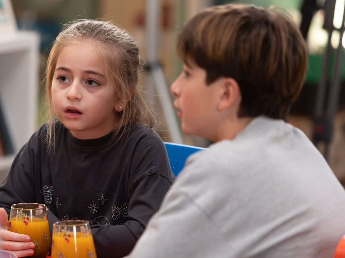 «Έχω παιδιά», νέο επεισόδιο: Η Σάρα και ο Μιχάλης τρομάζουν επειδή ο κανακάρης τους δεν ξέρει ακόμα καλά αγγλικά