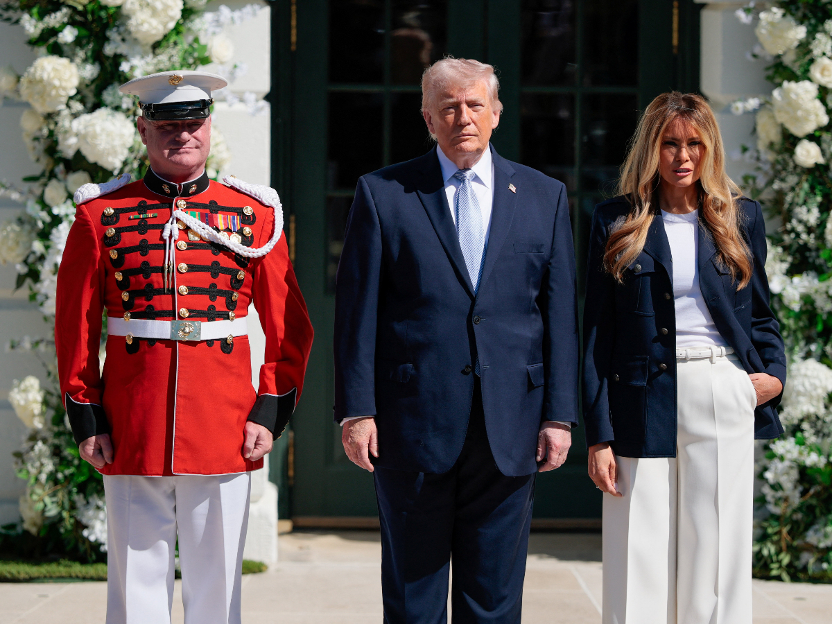 Navy style: Είναι ιδανικό για τις μέρες του Πάσχα και η Μelania Trump το ξέρει καλά