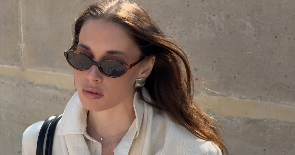 Μπεζ πλεκτά: Το micro-trend που χαρίζει σοφιστικέ ύφος με μία κίνηση