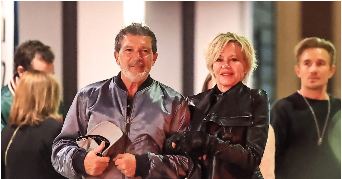 Antonio Banderas και Melanie Griffith: Το ζευγάρι εμφανίστηκε αγκαζέ μετά από δείπνο και ο ηθοποιός φορούσε…clogs
