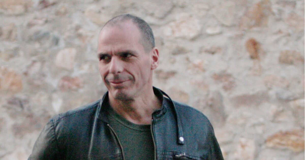 Γιάνης Βαρουφάκης: Ο ξέφρενος χορός του με techno τραγούδι με το όνομά του