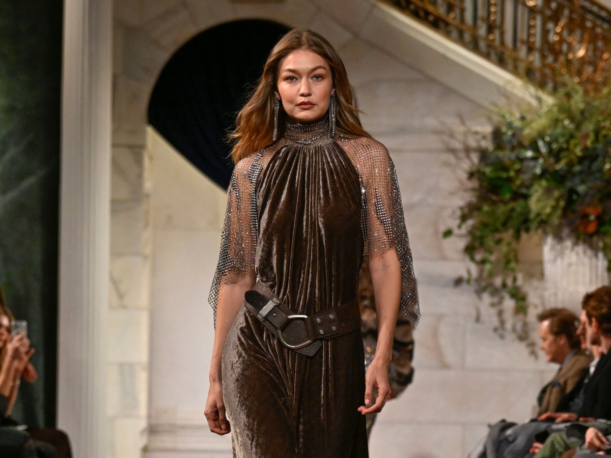 H Gigi Hadid με ρετρό pixie είναι αγνώριστη