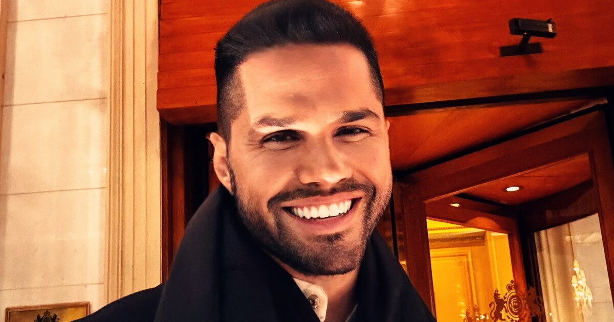 Γιώργος Τσαλίκης: Μαζί με τον Νικόλαο Ντε Γκρες και τους γιους του κράτησαν τον επιτάφιο στην Εκάλη – Βίντεο