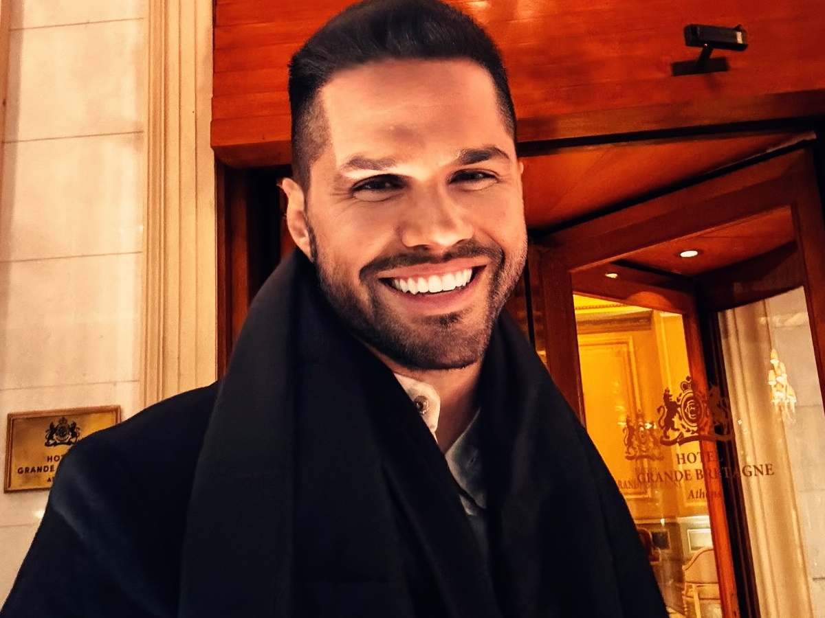 Γιώργος Τσαλίκης: Μαζί με τον Νικόλαο Ντε Γκρες και τους γιους του κράτησαν τον επιτάφιο στην Εκάλη – Βίντεο