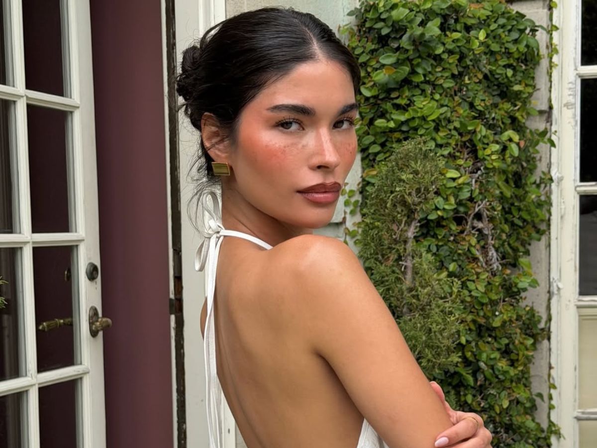 Το απόλυτο glowy makeup look και πώς να το πετύχεις βήμα-βήμα